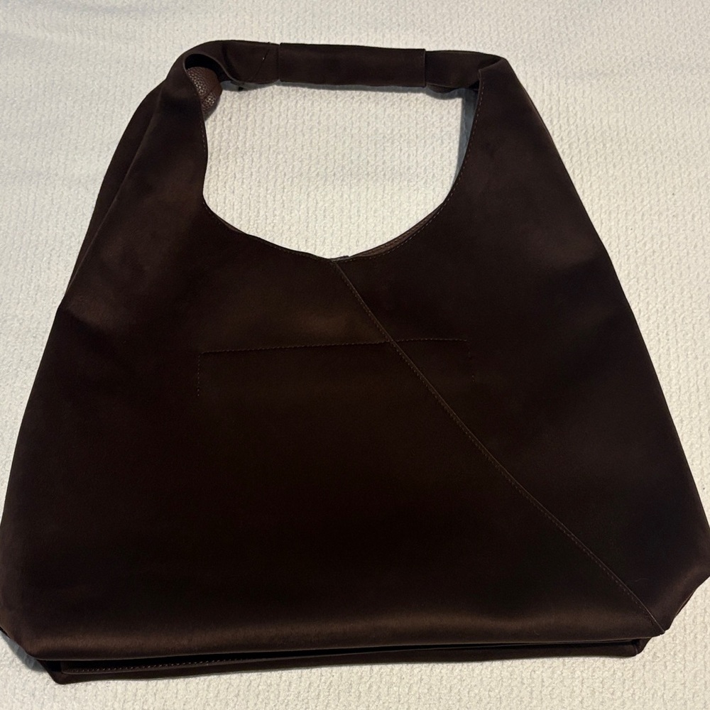 Banana Republic Women's Bag17”x12”x6  take off plastic for magnetic closure